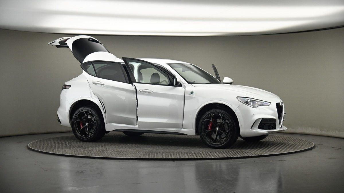 More views of Alfa Romeo Stelvio