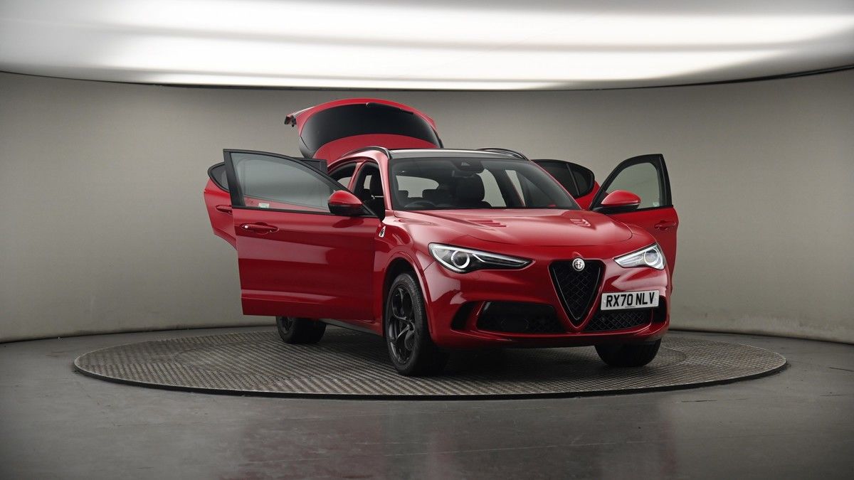 More views of Alfa Romeo Stelvio