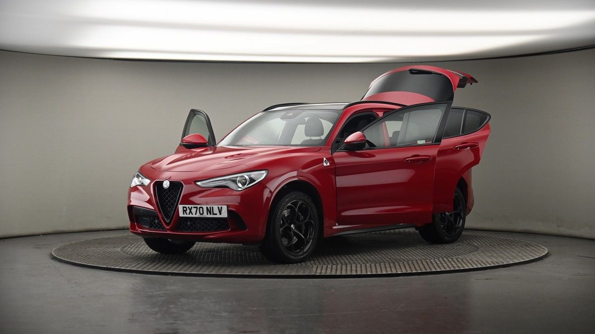 More views of Alfa Romeo Stelvio