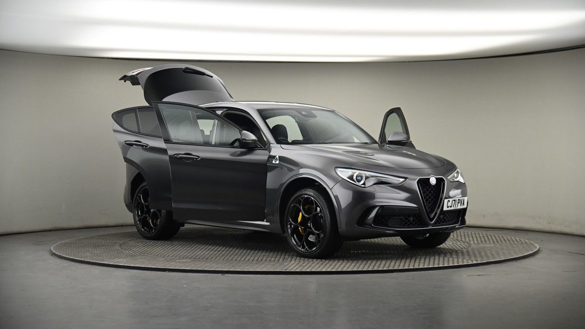 More views of Alfa Romeo Stelvio