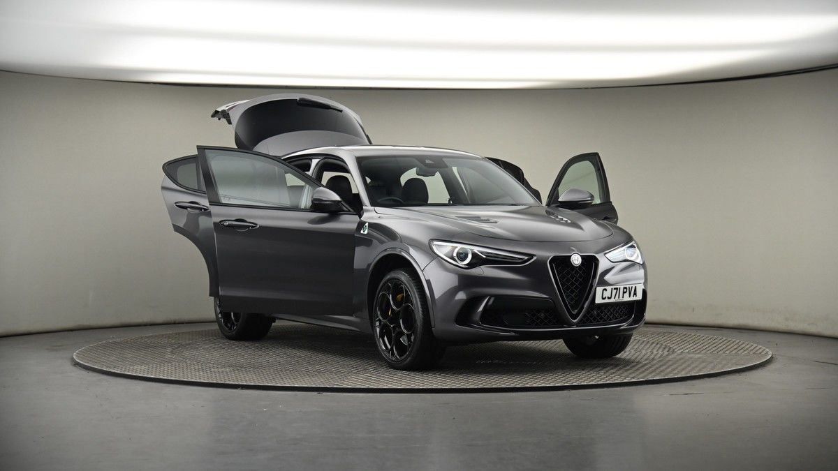 More views of Alfa Romeo Stelvio