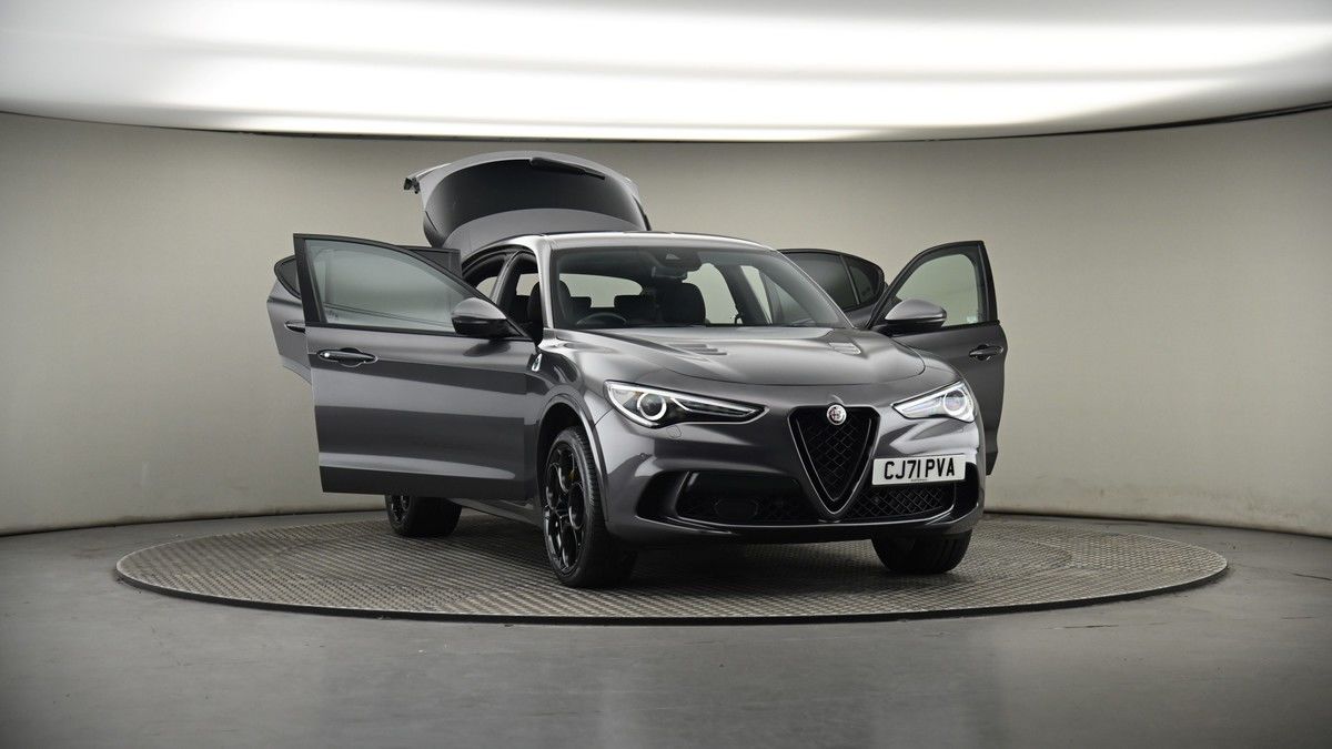 More views of Alfa Romeo Stelvio