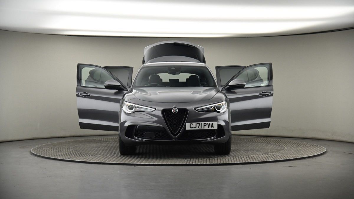 More views of Alfa Romeo Stelvio