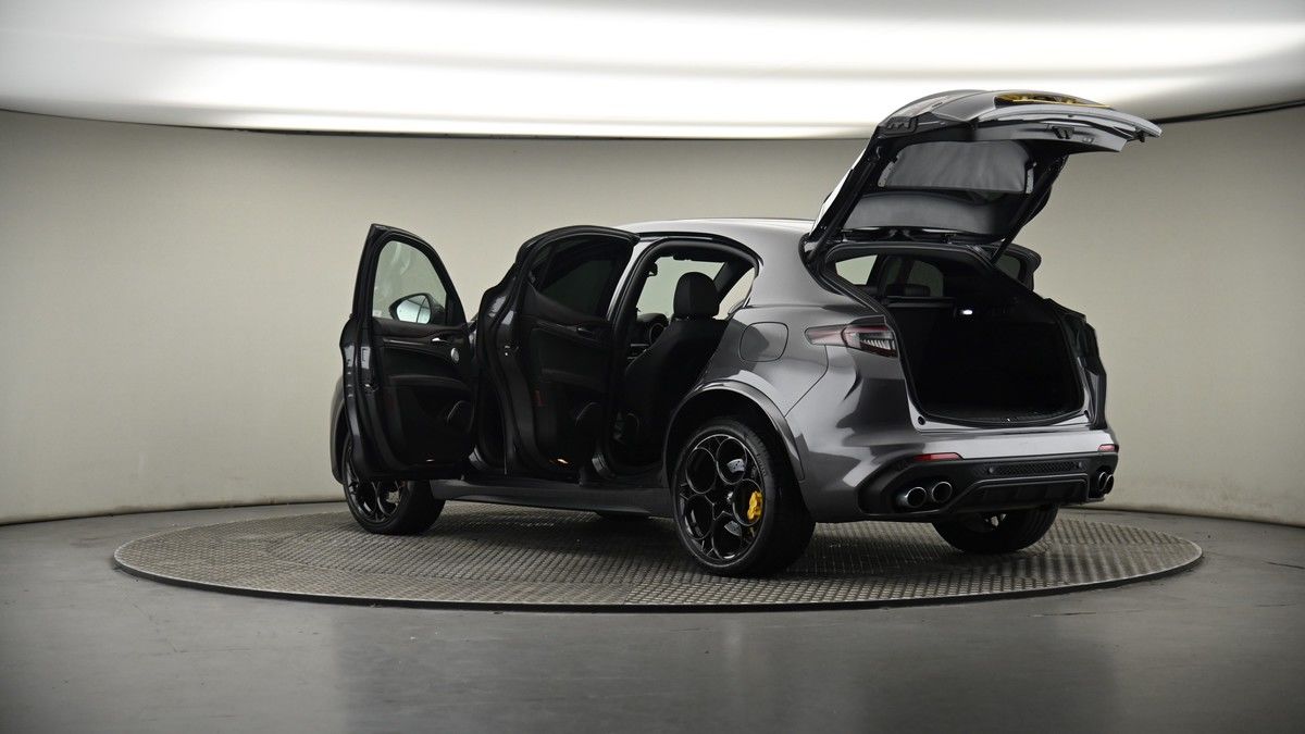 More views of Alfa Romeo Stelvio